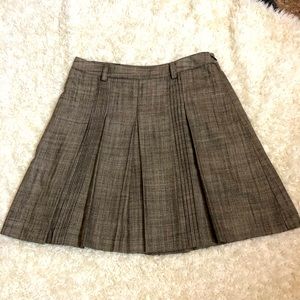 The limited pleated wool skirt